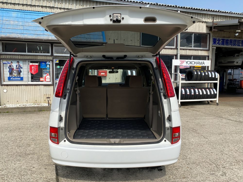 アイシス 荷室