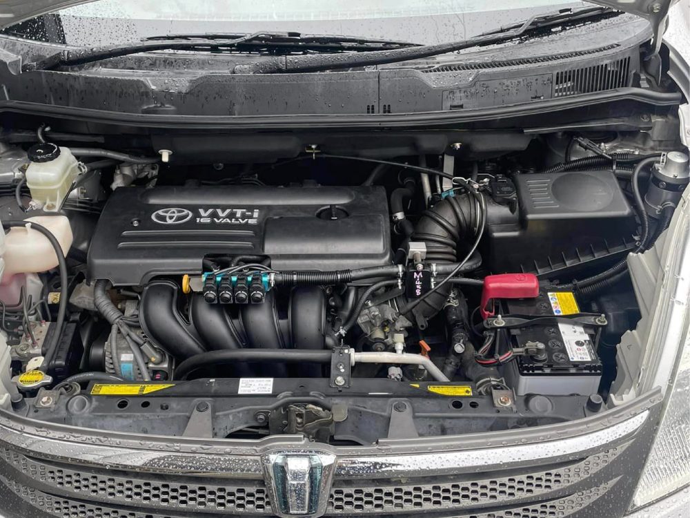 アイシス エンジンルーム